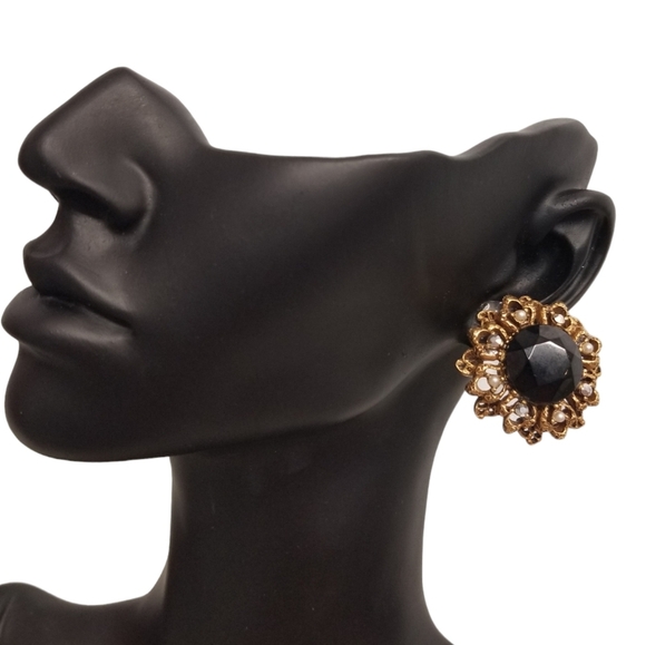 FLORENZA 1960 GOLDTONED, BLACK GLASS & FAUX PEARL STATEMENT CLIP ON EARRINGS - Picture 2 of 6